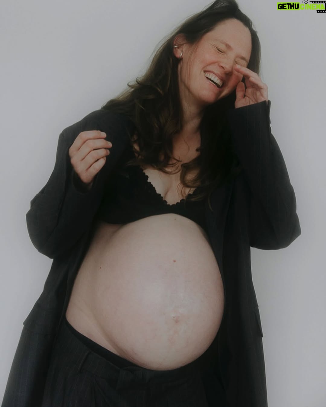 Emily Cox - 16K Likes - Spoiler alert: 
the bump turned into a now 5-month-old baby boy who’s stealing the show and my heart ❤

Being a mom has been the most incredible experience up until now. What a miracle!
I’m so excited to finally share this with you and for everything this new chapter will bring ✨✨✨

📷 @hannafasching