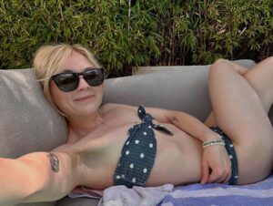 Emily Kinney Instagram - 😎 ✨🦁