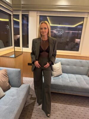 Emma Bunton Instagram - Proud! 

@victoriabeckham 
@beaubuntonjones 

Team 
@karindarnell 
@jadetowns 
@emmalanestylist 
@royallancasterlondon