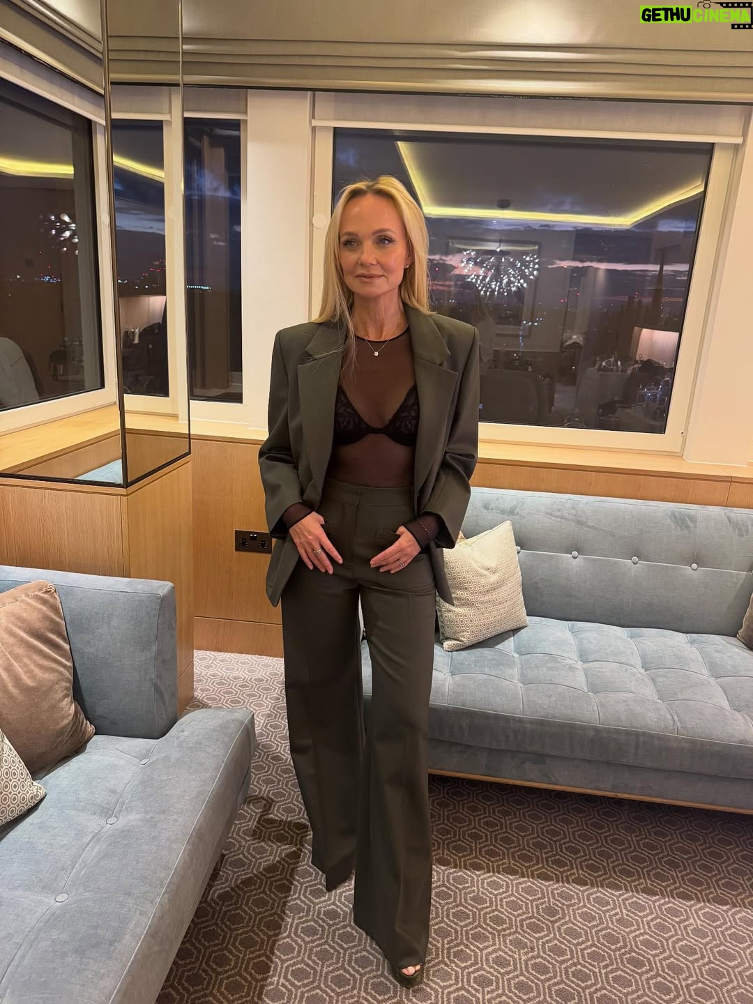 Emma Bunton - 69.3K Likes - Proud! 

@victoriabeckham 
@beaubuntonjones 

Team 
@karindarnell 
@jadetowns 
@emmalanestylist 
@royallancasterlondon