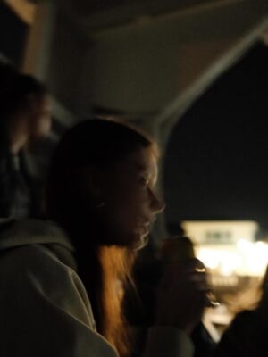 Emma Ishta Instagram - Episode 4 of The Summer I Turned Pretty is out now (the first one you get a glimpse of me in). I can’t begin to describe the gift this show was to me. As it is for so many fans, Cousins was a place of respite in my life at a time I really needed it.

It was a place of beach going, late night ice cream eating, band seeing, big dinnering, volleyball observing, fun at working, much laughing, soul healing. This cast and crew work so hard and are such good people, they really deserve all the love and support.

I’m deeply grateful to @jennyhan for having me along as well as @davidrapaport @thesummeriturnedpretty @primevideo 

Summer Never Ends!