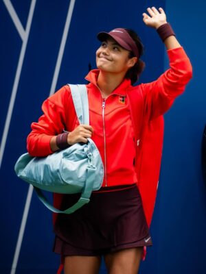 Emma Raducan Instagram - Sports day 💃🏻🎾🏌️‍♀️⚽️🚶‍♀️🎥