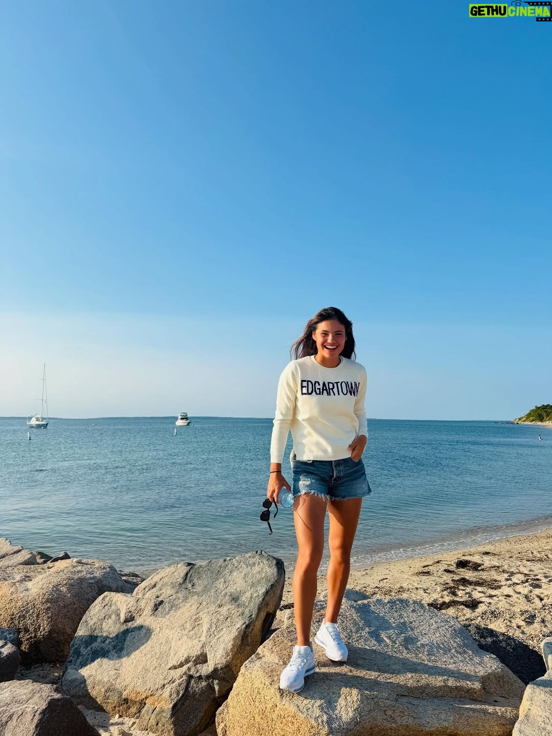 Emma Raducan - 276.6K Likes - Ted’s on the vineyard ~ heard it here first. spontaneous 36h new england summer 💛🪻 fun time w friends in MA >> 🦞!!