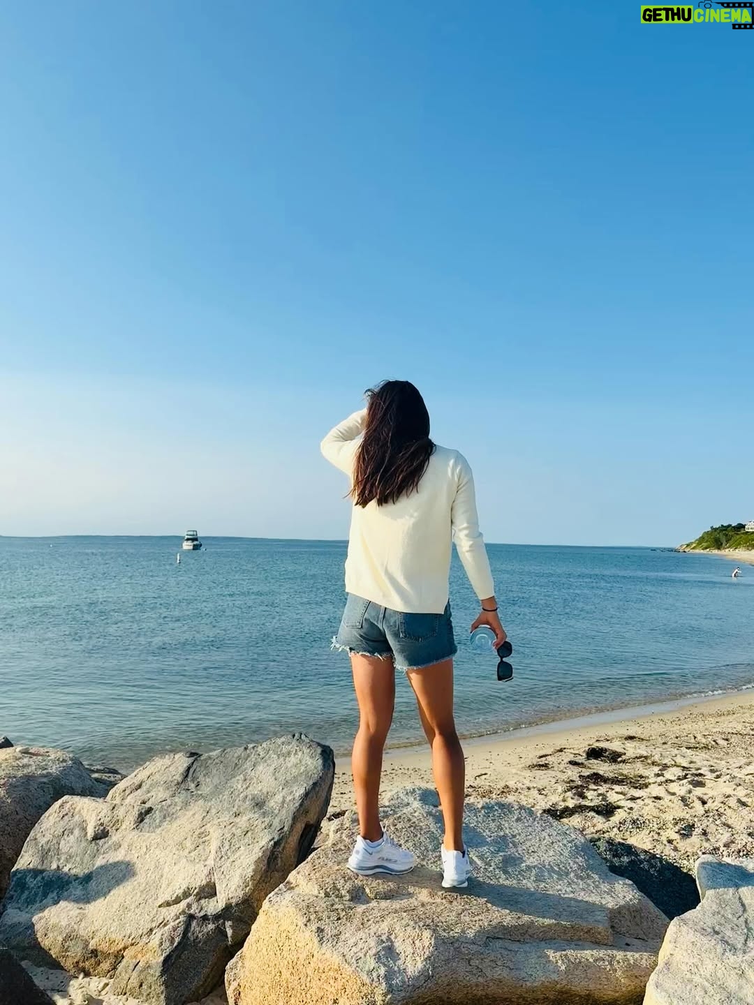 Emma Raducan - 276.6K Likes - Ted’s on the vineyard ~ heard it here first. spontaneous 36h new england summer 💛🪻 fun time w friends in MA >> 🦞!!