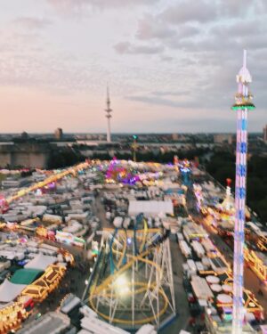 Emma Schweiger Instagram - It gets pretty wild up on the ferris wheel