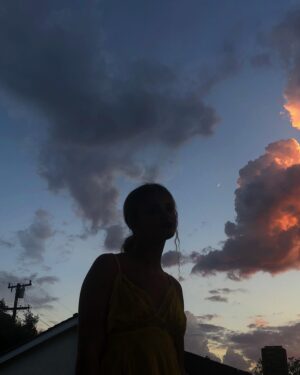 Emma Schweiger Instagram - The moon and I