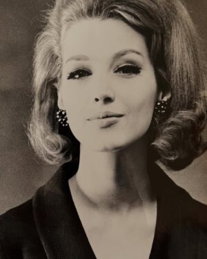 Emma Wiklund Instagram - Happy happy birthday to my beautiful, smart, generous and the most loving mother anyone could wish for!  Älskar dig mamma! ❤️ Grattis på 83 års dagen!