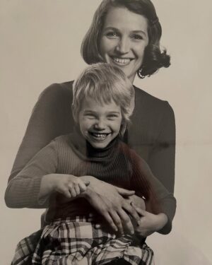 Emma Wiklund Instagram - Happy happy birthday to my beautiful, smart, generous and the most loving mother anyone could wish for!  Älskar dig mamma! ❤️ Grattis på 83 års dagen!