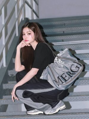 Engfa Waraha Instagram - 🖤 @merge.official_
#ADayBagNylonEdition
#Unmarked
#MergeFriends
#MergeADayBag
