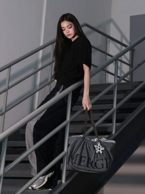 Engfa Waraha Instagram - 🖤 @merge.official_
#ADayBagNylonEdition
#Unmarked
#MergeFriends
#MergeADayBag