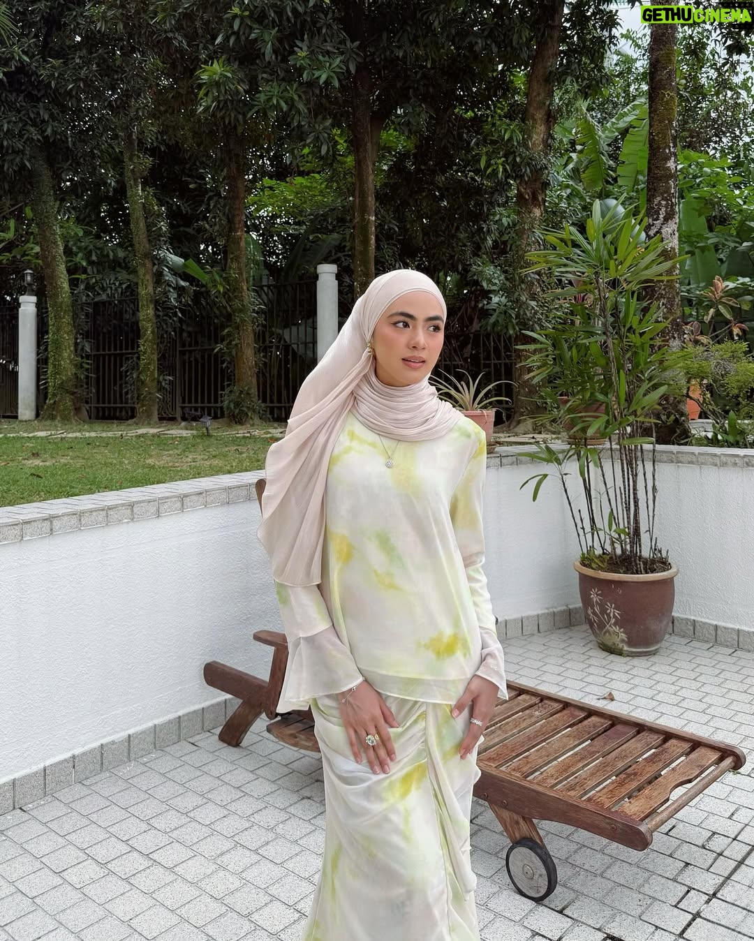 Erysha Emyra - 45.1K Likes - Mat hari raya 🙇🏻‍♀️✨

All bejewelled by @swarovski for my Raya looks hehe