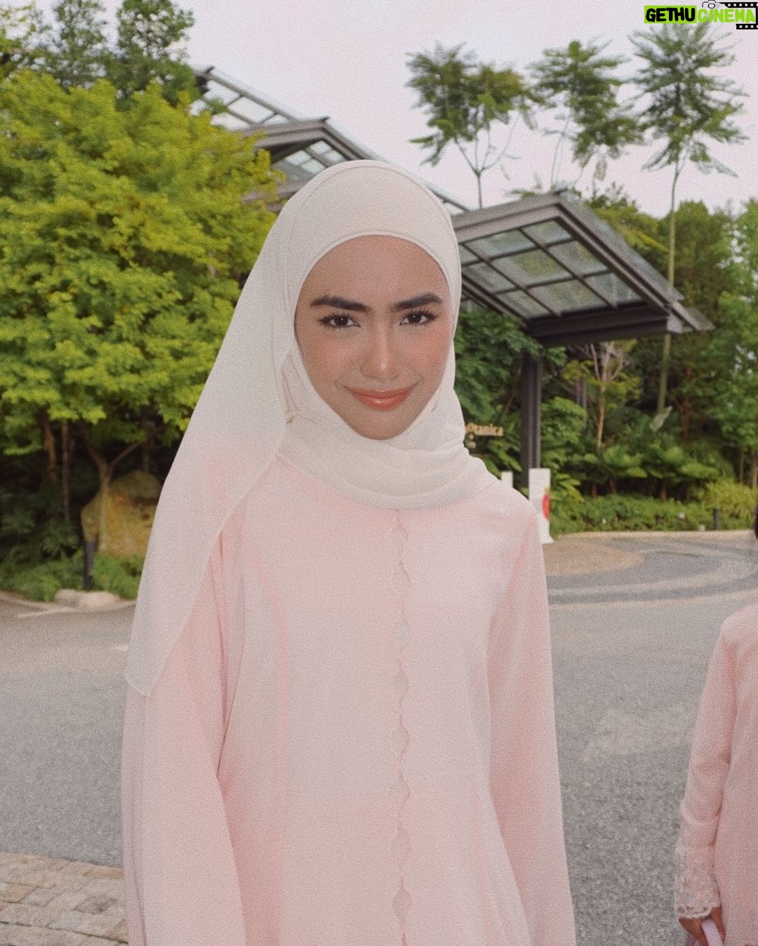 Erysha Emyra - 25.9K Likes - Sisters matchy matchy day out in @nuraishahgallery! 🤍

Last slide is kakak dia lepas penat jaga 3 budak tecik ni 🫣