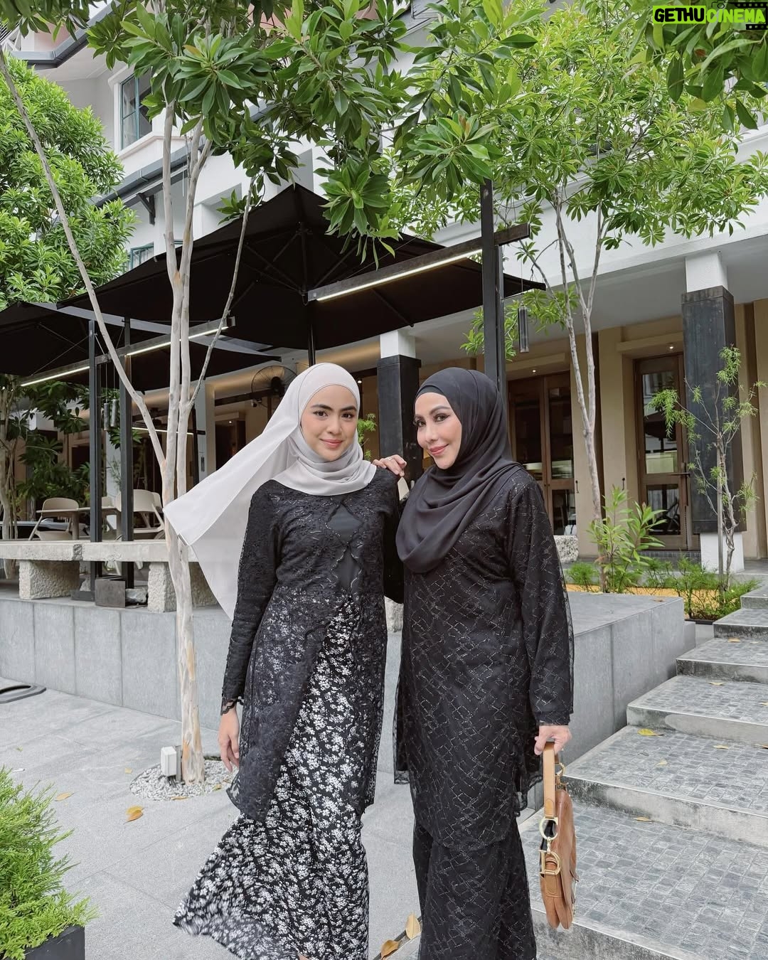 Erysha Emyra - 37.2K Likes - Me & mumsy matching in @nuraishahgallery 🤍