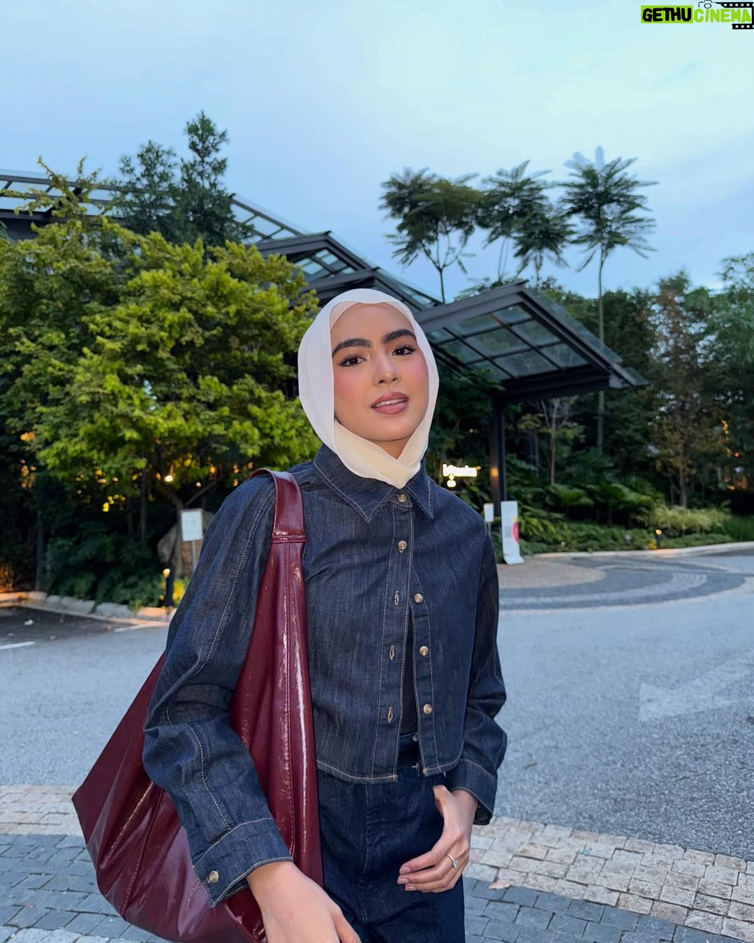 Erysha Emyra - 57.1K Likes - Lama tak berangan sikit 🙂‍↔️