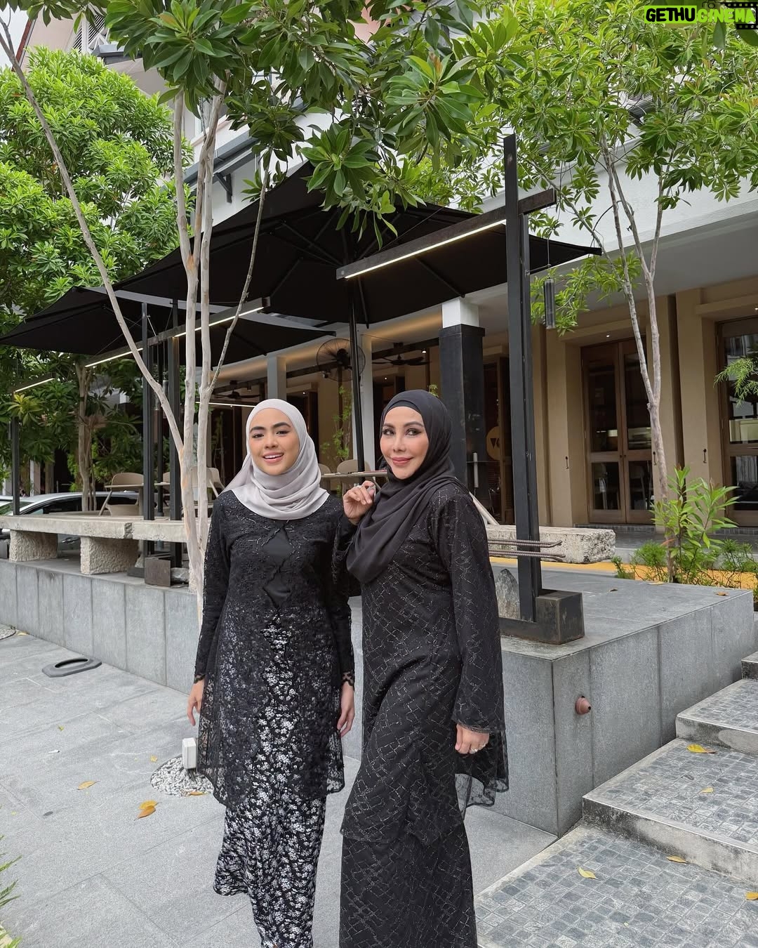 Erysha Emyra - 37.2K Likes - Me & mumsy matching in @nuraishahgallery 🤍