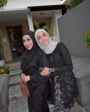 Erysha Emyra Instagram - Me & mumsy matching in @nuraishahgallery 🤍