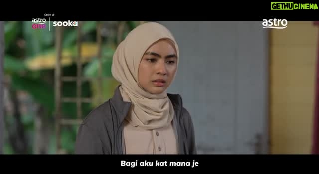Erysha Emyra - 17.8K Likes - Official Trailer  RUMAH TANPA LUKA 🎥

Dalam kepayahan hidup, Kalsum tetap berkorban untuk menjaga Rose Ameena biarpun dirinya dibuang keluarga. Kehadiran Quizi ibarat memberi sinar baru di dalam hidupnya, namun semua hanyalah sementara dek kemunculan kerana semula Hayden Hayyan. 

 Lakonan mantap: @eryshaemyra @shukriyahaya @nadhirnasar @naura.arissa dan ramai lagi pelakon hebat🔥

Arahan: @nursharif
Terbitan: @suhanmovies
Adaptasi Novel: @ezzamysara @ideakreatifpublication 
OST: Arah Cinta Sejati oleh @ainaabdul @fadhilahintanp

#RumahTanpaLuka, BERMULA 1 September, Setiap Isnin - Khamis, 10 malam di Astro Ria atau strim di Astro One dan sooka!

Suka rancangan dan drama terbaharu? Nikmati hiburan tempatan dan antarabangsa tanpa henti dengan Astro One — kini dengan bundle eksklusif Disney  Hotstar dan HBO Max, dari RM69.99/sebulan. 

#AstroOne #Astro #JomUsha #RumahTanpaLuka  #BamBamStudios