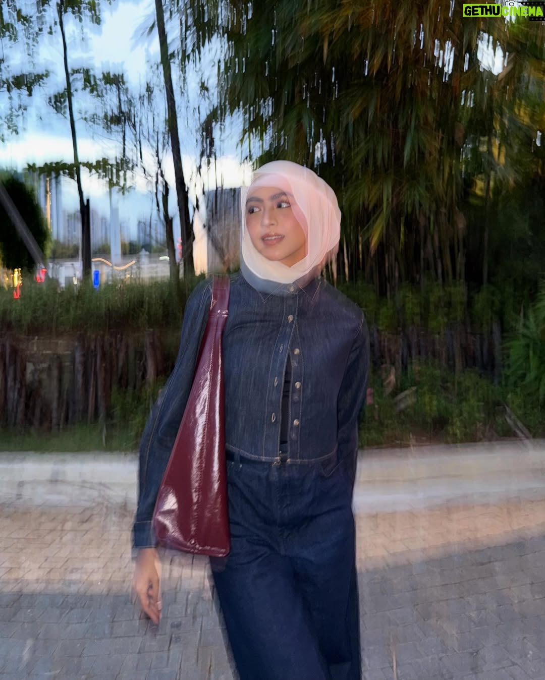 Erysha Emyra - 57.1K Likes - Lama tak berangan sikit 🙂‍↔️