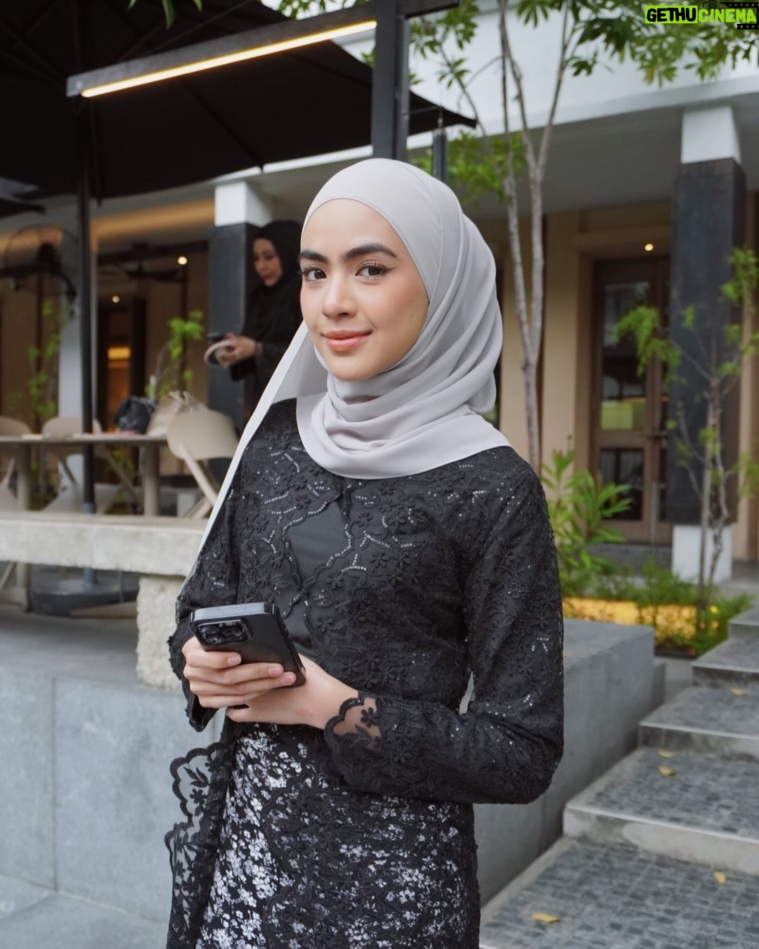 Erysha Emyra - 37.2K Likes - Me & mumsy matching in @nuraishahgallery 🤍