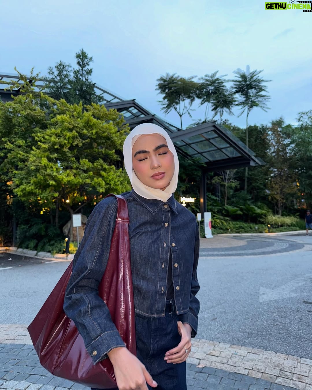 Erysha Emyra - 57.1K Likes - Lama tak berangan sikit 🙂‍↔️