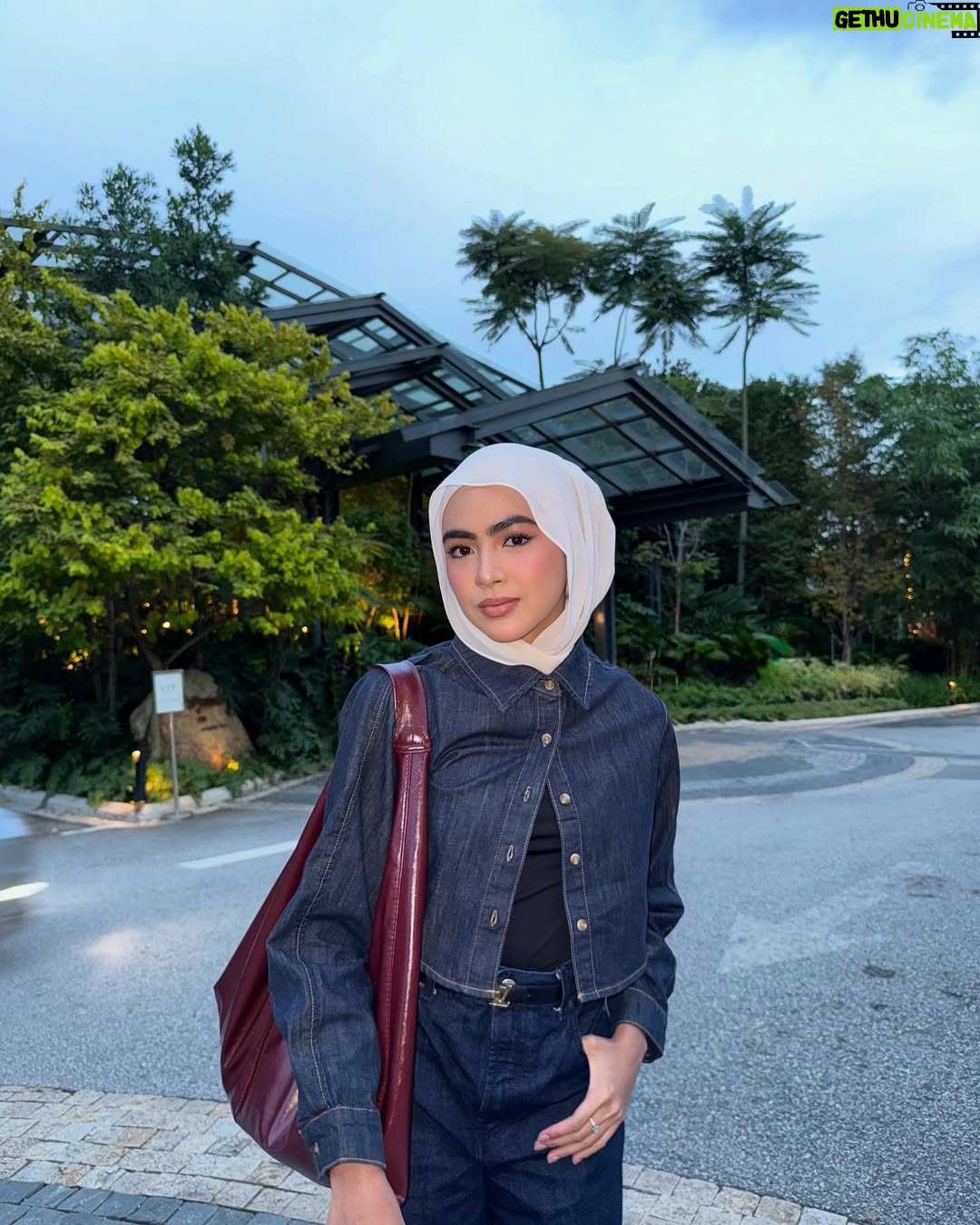 Erysha Emyra - 57.1K Likes - Lama tak berangan sikit 🙂‍↔️