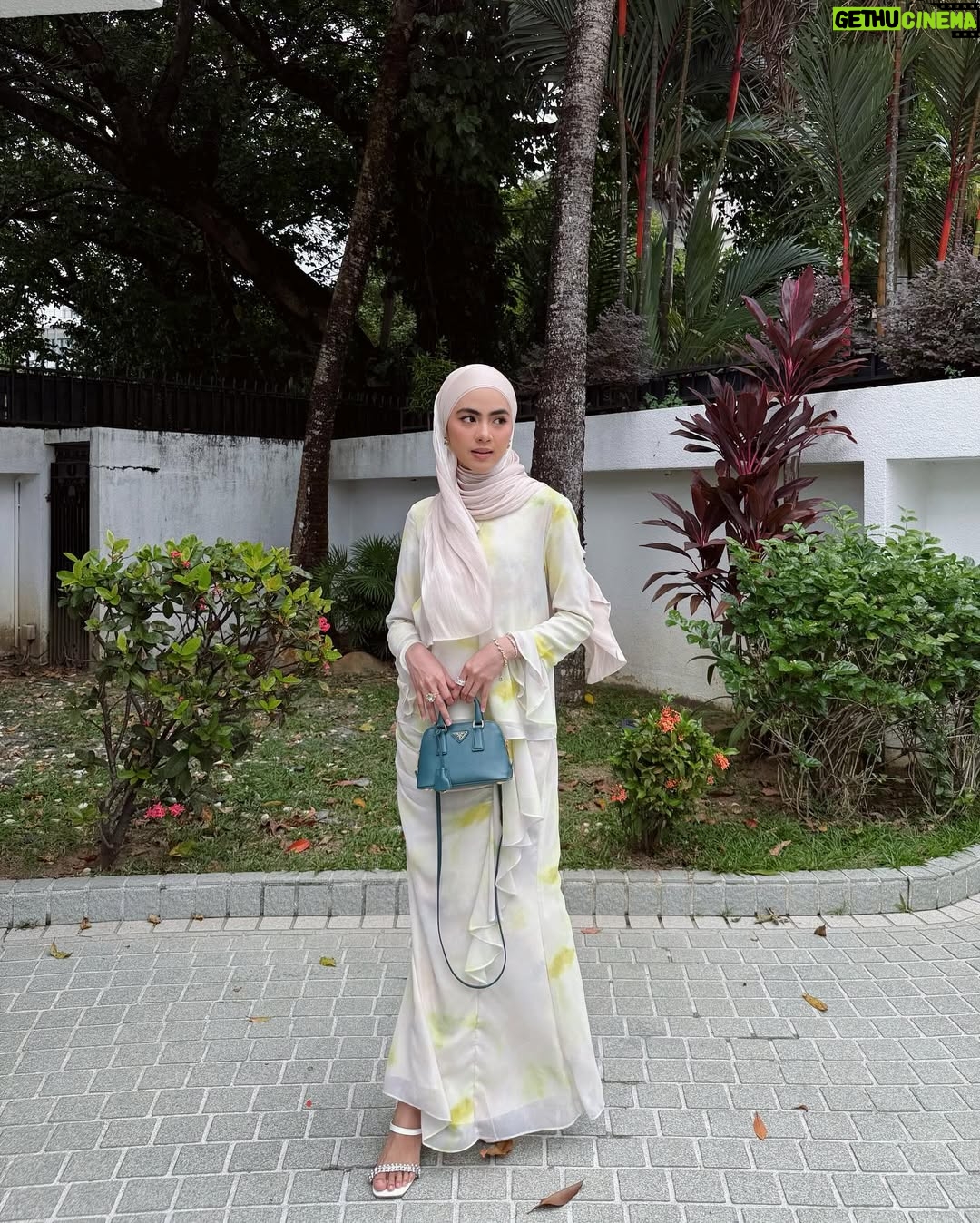 Erysha Emyra - 45.1K Likes - Mat hari raya 🙇🏻‍♀️✨

All bejewelled by @swarovski for my Raya looks hehe
