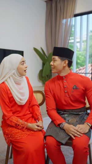 Erysha Emyra Instagram - Nak keluar beraya 12 April ni? Jom serlahkan BAJU RAYA MERAH korang di AEON Shah Alam & Elmina Lakeside Mall. Jumpa disana!
#CIMBRayaMerahMeriah