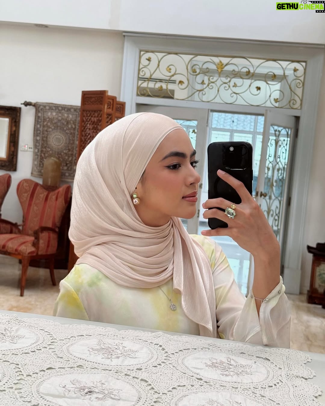 Erysha Emyra - 45.1K Likes - Mat hari raya 🙇🏻‍♀️✨

All bejewelled by @swarovski for my Raya looks hehe