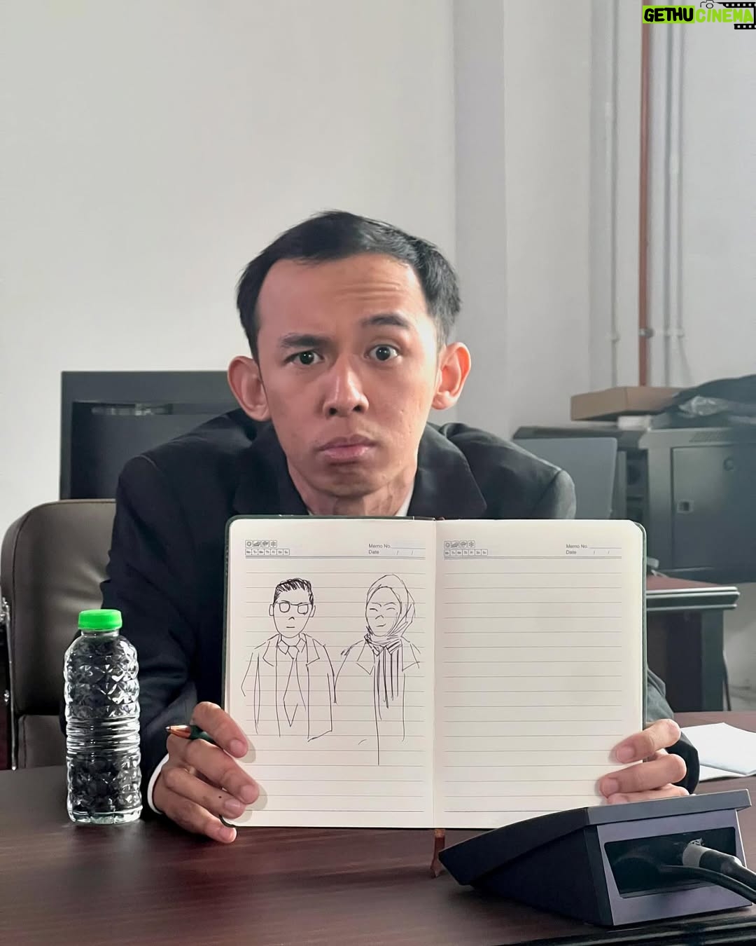 Erysha Emyra - 17.7K Likes - Sedikit memori bersama mereka semasa Ofis Politik 🫶🏼

Memori yang akan sentiasa dirindui. Terima kasih untuk kenangan yang indah 🤍

Final episode tonight, Astro Ria, 9PM. Jumpa sebentar lagi. 

#OfisPolitik