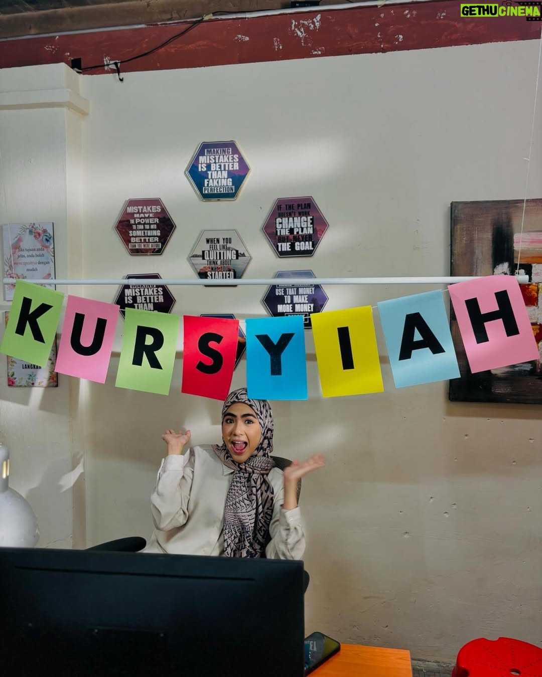Erysha Emyra - 17.7K Likes - Sedikit memori bersama mereka semasa Ofis Politik 🫶🏼

Memori yang akan sentiasa dirindui. Terima kasih untuk kenangan yang indah 🤍

Final episode tonight, Astro Ria, 9PM. Jumpa sebentar lagi. 

#OfisPolitik