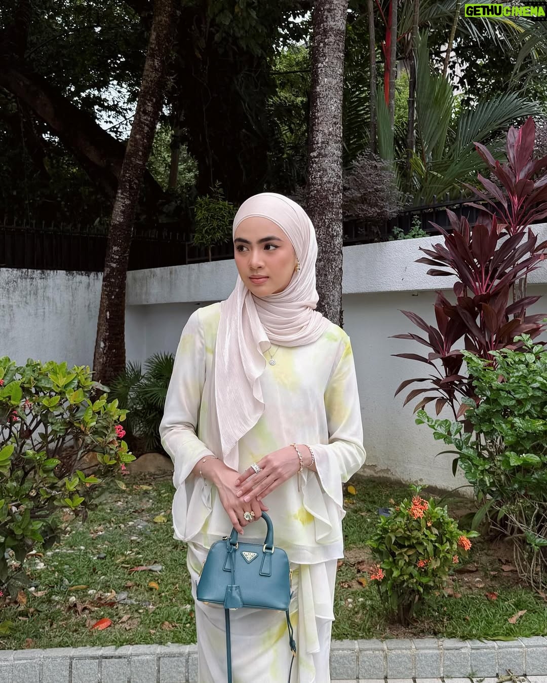 Erysha Emyra - 45.1K Likes - Mat hari raya 🙇🏻‍♀️✨

All bejewelled by @swarovski for my Raya looks hehe