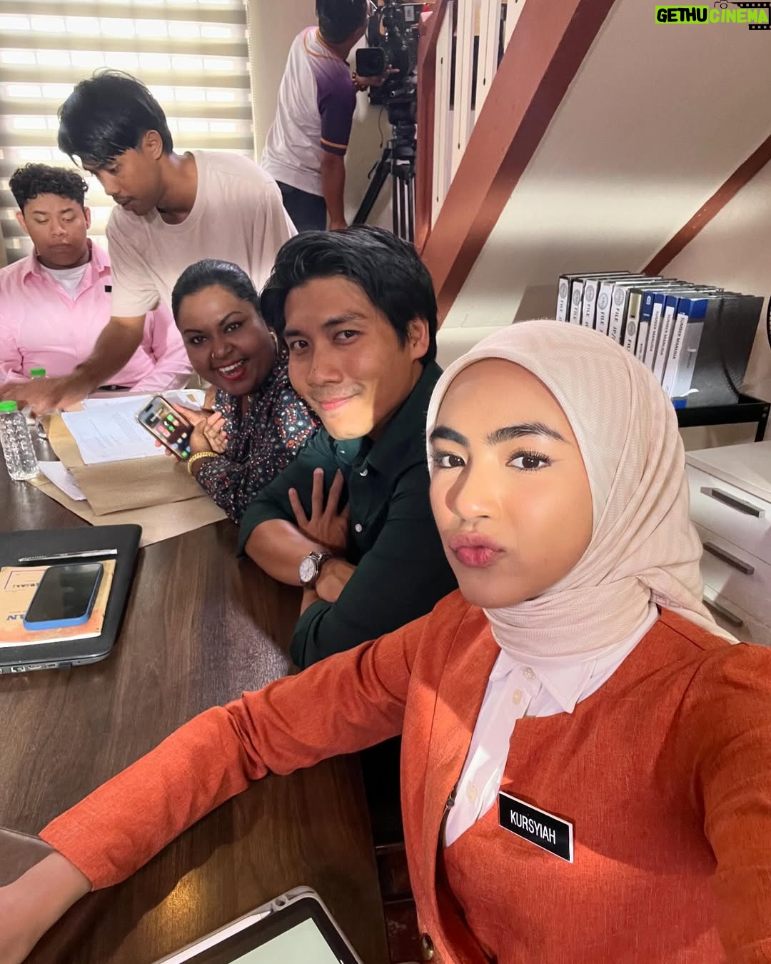 Erysha Emyra - 17.7K Likes - Sedikit memori bersama mereka semasa Ofis Politik 🫶🏼

Memori yang akan sentiasa dirindui. Terima kasih untuk kenangan yang indah 🤍

Final episode tonight, Astro Ria, 9PM. Jumpa sebentar lagi. 

#OfisPolitik