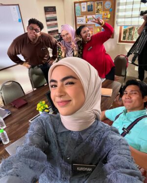 Erysha Emyra Instagram - Sedikit memori bersama mereka semasa Ofis Politik 🫶🏼
Memori yang akan sentiasa dirindui. Terima kasih untuk kenangan yang indah 🤍
Final episode tonight, Astro Ria, 9PM. Jumpa sebentar lagi.
#OfisPolitik
