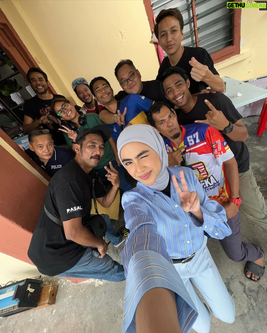 Erysha Emyra - 17.7K Likes - Sedikit memori bersama mereka semasa Ofis Politik 🫶🏼

Memori yang akan sentiasa dirindui. Terima kasih untuk kenangan yang indah 🤍

Final episode tonight, Astro Ria, 9PM. Jumpa sebentar lagi. 

#OfisPolitik