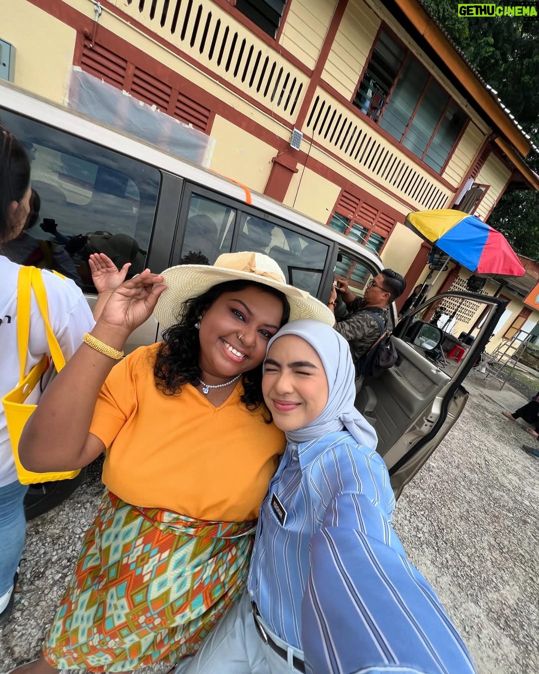 Erysha Emyra - 17.7K Likes - Sedikit memori bersama mereka semasa Ofis Politik 🫶🏼

Memori yang akan sentiasa dirindui. Terima kasih untuk kenangan yang indah 🤍

Final episode tonight, Astro Ria, 9PM. Jumpa sebentar lagi. 

#OfisPolitik