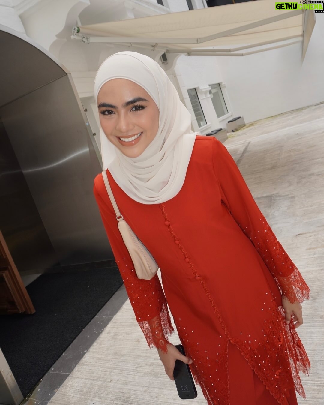 Erysha Emyra - 29.4K Likes - Wedding szn ❤️

Wearing @nuraishahgallery