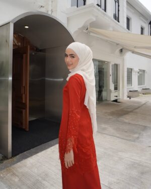 Erysha Emyra Instagram - Wedding szn ❤️
Wearing @nuraishahgallery
