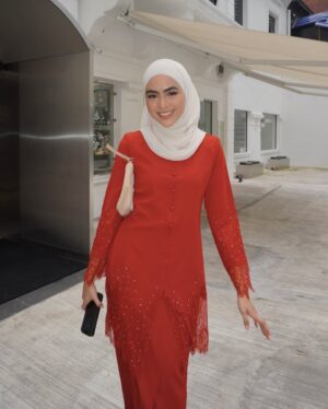 Erysha Emyra Instagram - Wedding szn ❤️
Wearing @nuraishahgallery