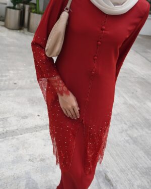 Erysha Emyra Instagram - Wedding szn ❤️
Wearing @nuraishahgallery