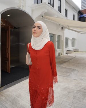 Erysha Emyra Instagram - Wedding szn ❤️
Wearing @nuraishahgallery