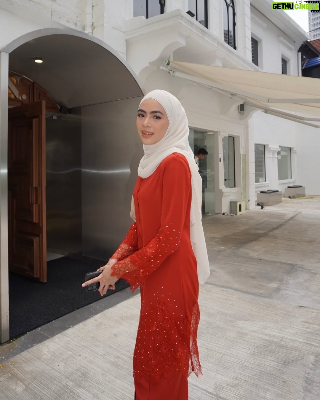 Erysha Emyra - 29.4K Likes - Wedding szn ❤️

Wearing @nuraishahgallery