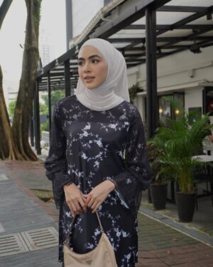Erysha Emyra Instagram - Coffee & baju kurung 🫣☕️
Wearing @nuraishahgallery 🤍