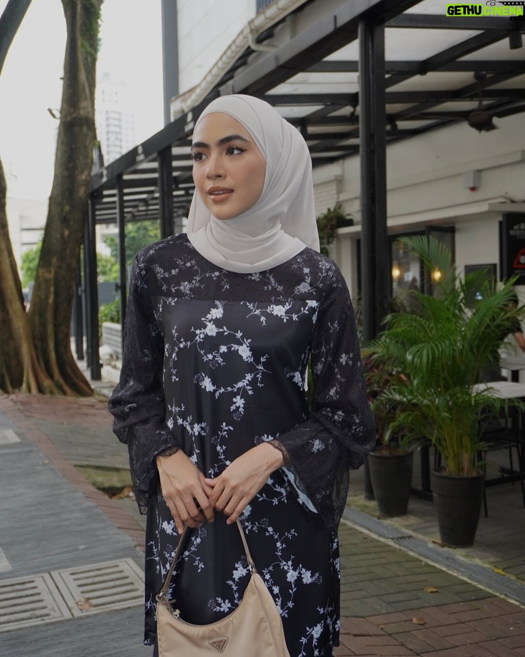 Erysha Emyra - 40.3K Likes - Coffee & baju kurung 🫣☕️

Wearing @nuraishahgallery 🤍