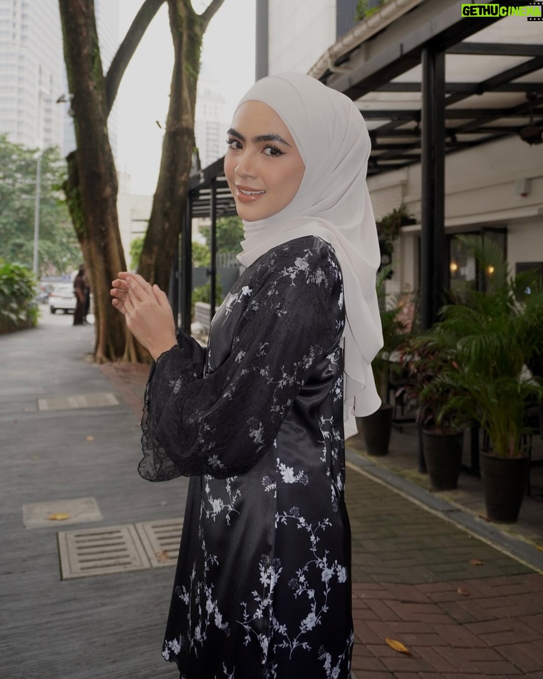 Erysha Emyra - 40.3K Likes - Coffee & baju kurung 🫣☕️

Wearing @nuraishahgallery 🤍