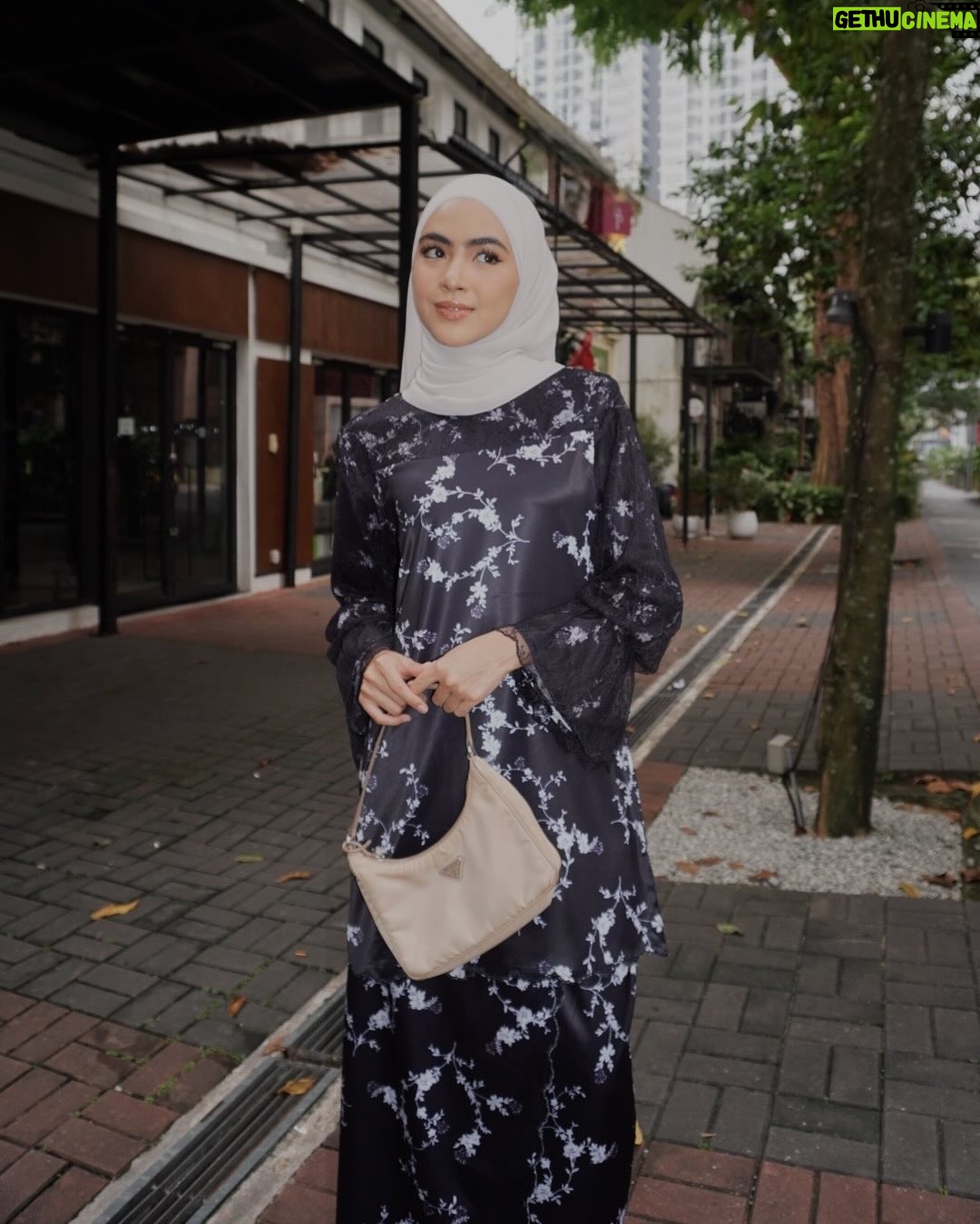Erysha Emyra - 40.3K Likes - Coffee & baju kurung 🫣☕️

Wearing @nuraishahgallery 🤍