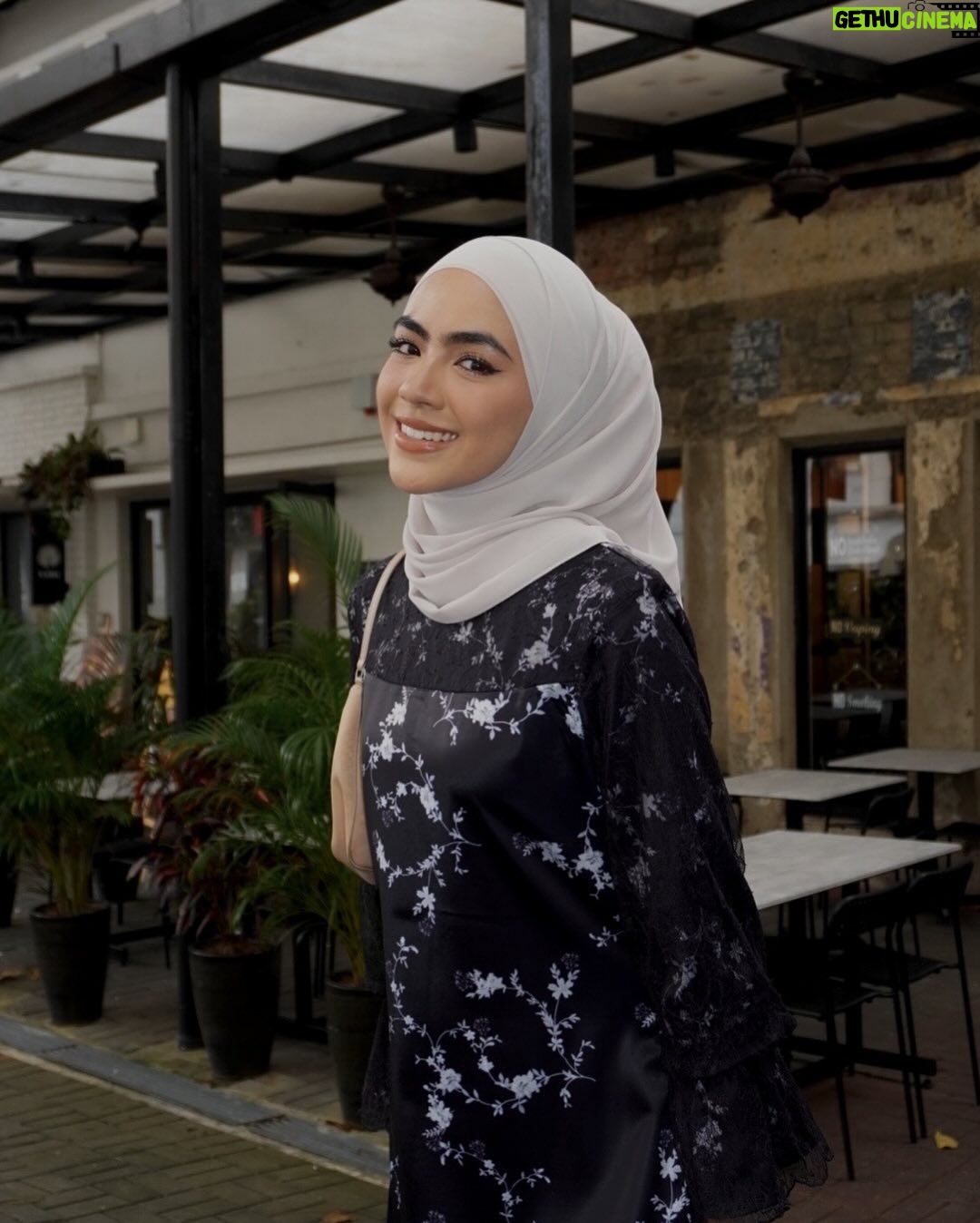 Erysha Emyra - 40.3K Likes - Coffee & baju kurung 🫣☕️

Wearing @nuraishahgallery 🤍