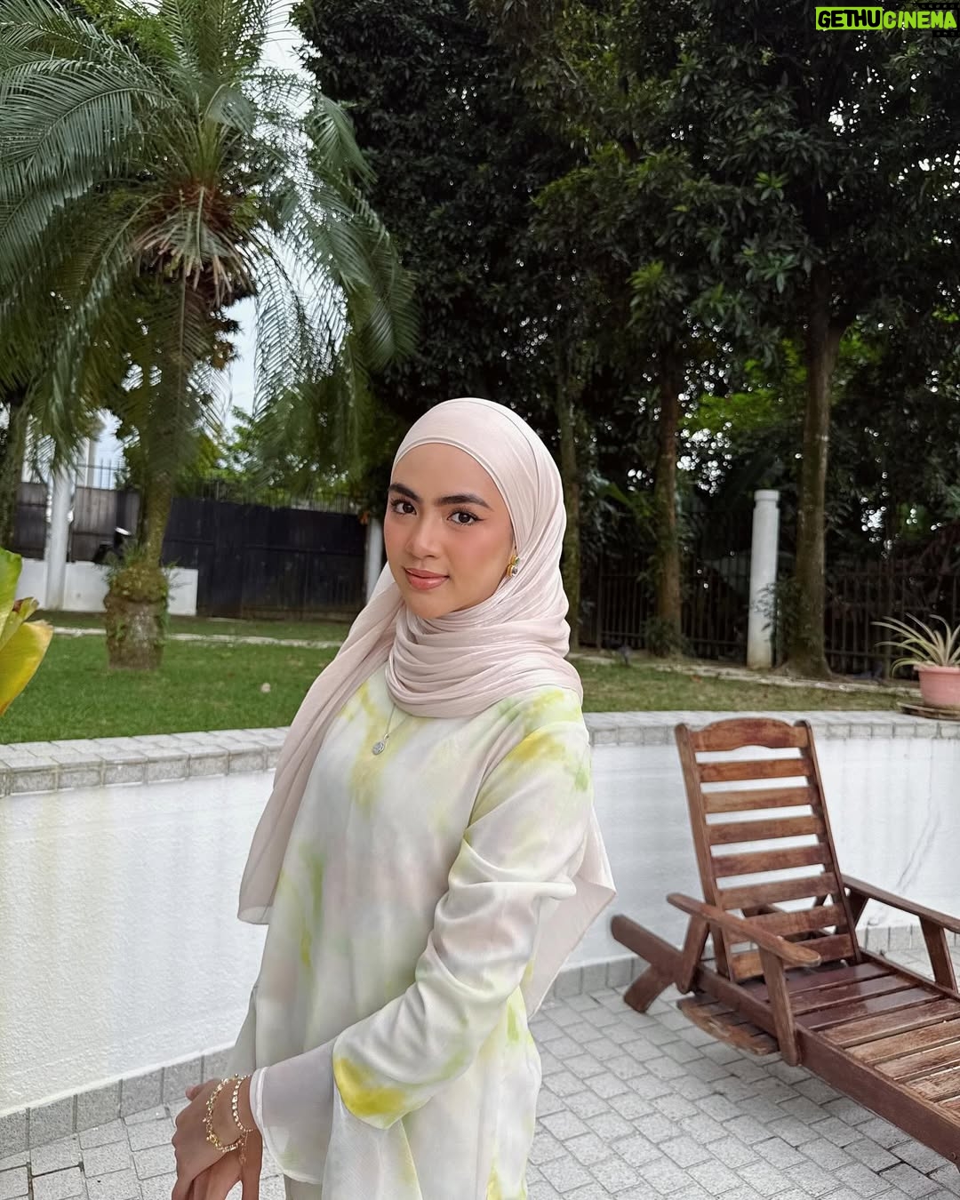 Erysha Emyra - 45.1K Likes - Mat hari raya 🙇🏻‍♀️✨

All bejewelled by @swarovski for my Raya looks hehe