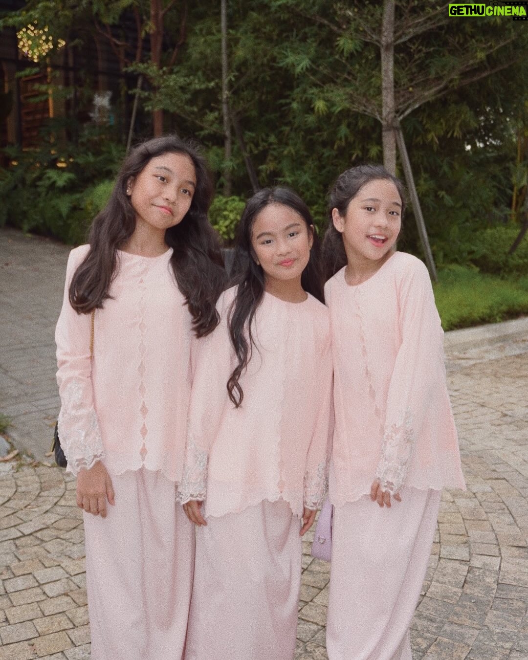 Erysha Emyra - 25.9K Likes - Sisters matchy matchy day out in @nuraishahgallery! 🤍

Last slide is kakak dia lepas penat jaga 3 budak tecik ni 🫣