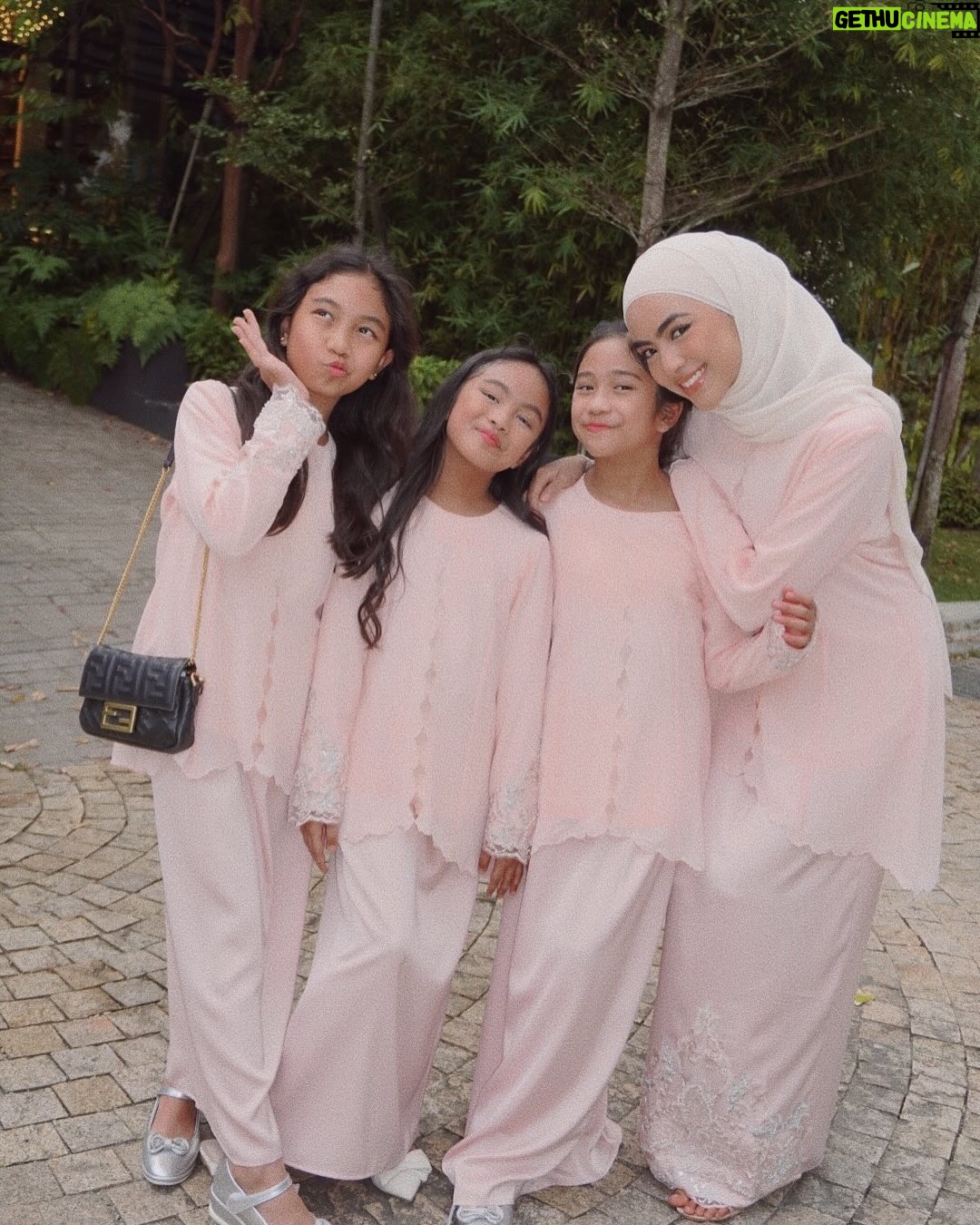 Erysha Emyra - 25.9K Likes - Sisters matchy matchy day out in @nuraishahgallery! 🤍

Last slide is kakak dia lepas penat jaga 3 budak tecik ni 🫣