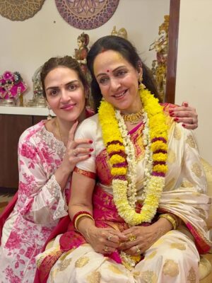 Esha Deol Instagram - Happy birthday to my Queen my mamma & The Dream Girl of the nation …. We love you ♥️♥️♥️♥️♥️🧿🙌🏼🤗😘😍🙏🏼
@dreamgirlhemamalini
#happybirthday #happybirthdayhemamalini #happybirthdaydreamgirl #mother #love #gratitude